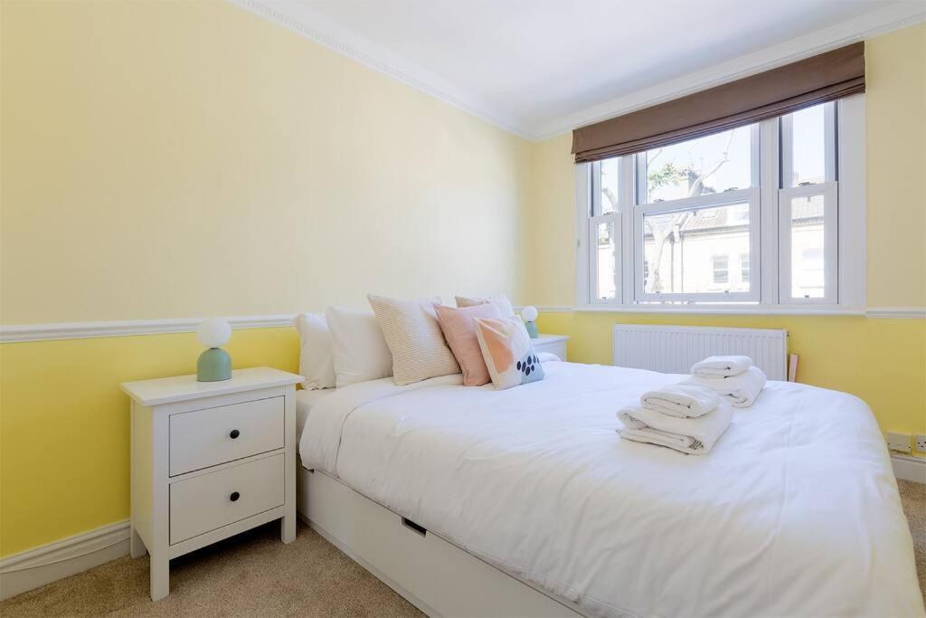 Spacious 3 Bedroom Flat With Terrace Лондон Экстерьер фото